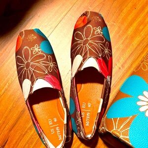Mid Century Modern flower power 70’s slip on shoes size 9